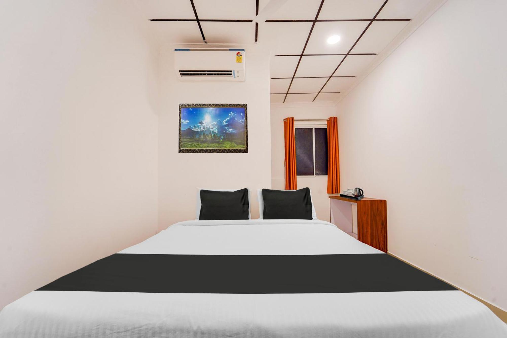 Super Hotel O Vazhakkala Kochi Bagian luar foto