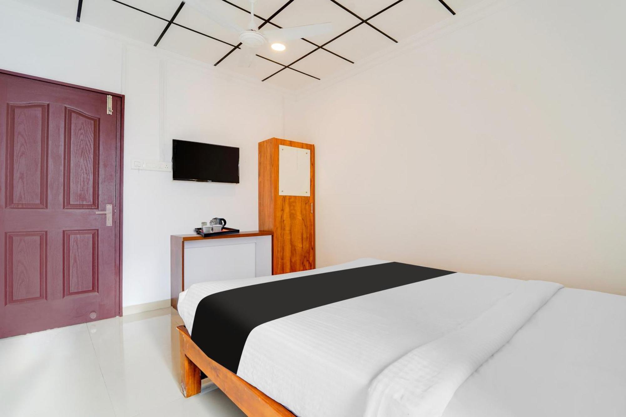 Super Hotel O Vazhakkala Kochi Bagian luar foto