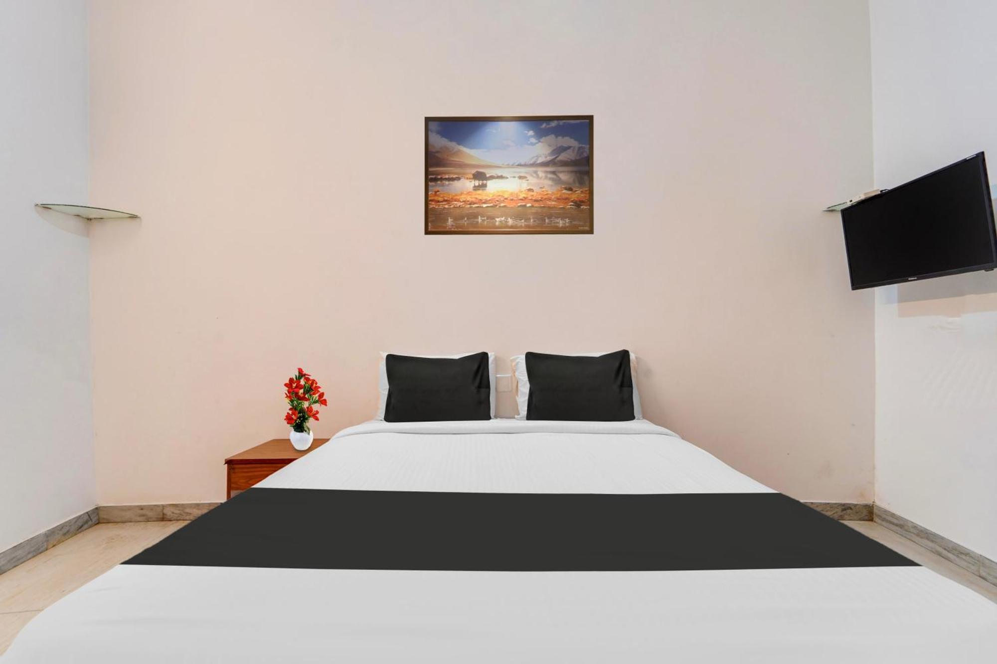 Super Hotel O Vazhakkala Kochi Bagian luar foto